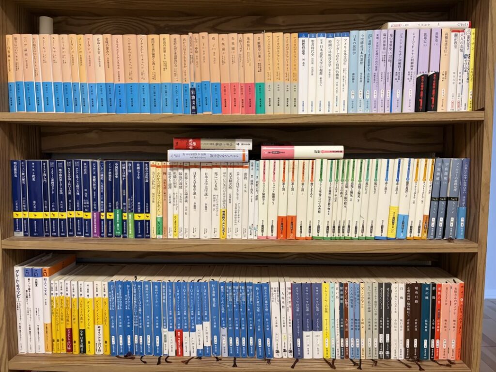 家の本棚の一部を画像でご紹介します。パート3
