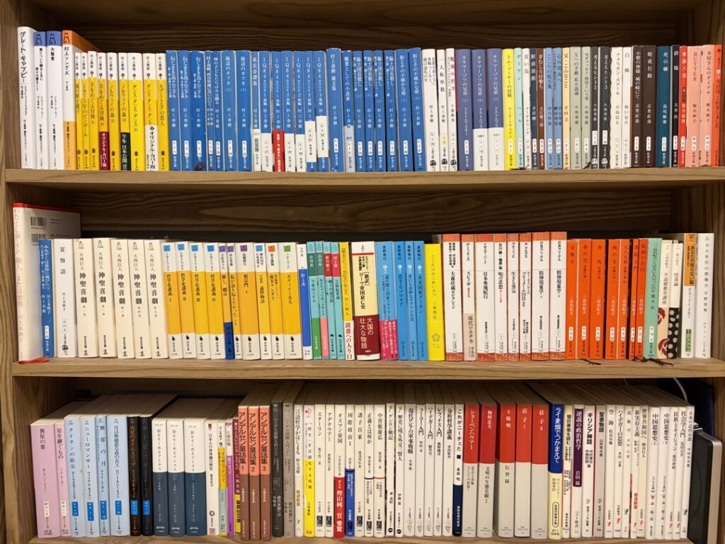 家の本棚の一部を画像でご紹介します。パート1